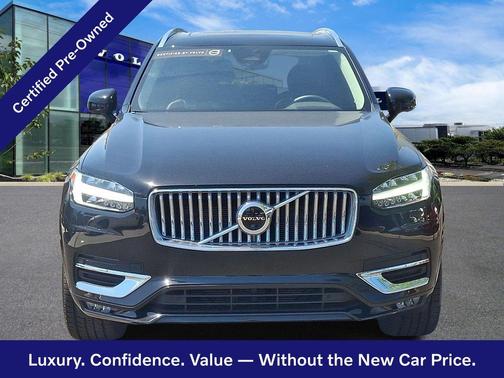 Onyx Black 2023 Volvo XC90 Plus