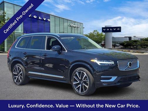 Onyx Black 2023 Volvo XC90 Plus