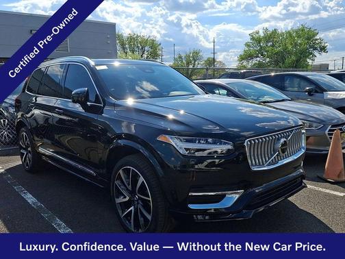 Onyx Black 2023 Volvo XC90 Plus