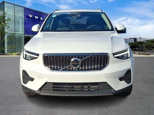 2024 Volvo XC40 B5 Core