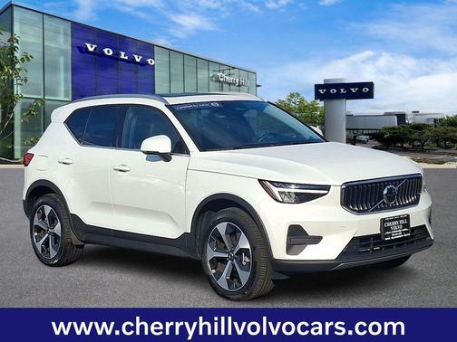 2025 Volvo XC40 Core