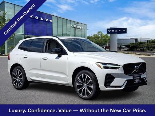 Crystal White 2024 Volvo XC60 Plus
