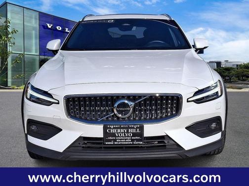 2025 Volvo V60 Cross Country Plus