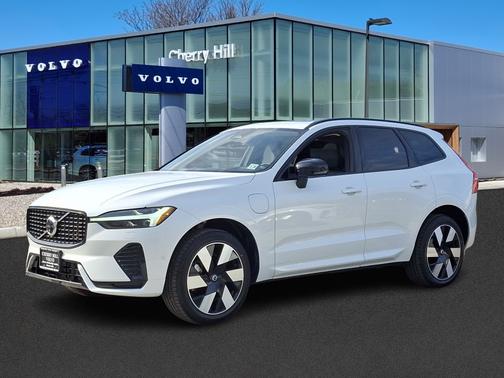 2024 Volvo XC60 Recharge Plug-In Hybrid T8 Plus Dark Theme