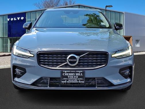 2022 Volvo S60 B5 Momentum