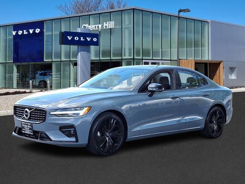 2022 Volvo S60 B5 Momentum
