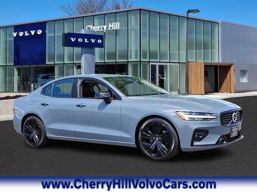 2022 Volvo S60 B5 Momentum