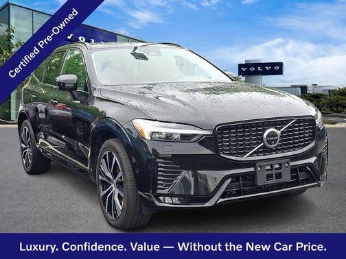 Onyx Black Metallic 2024 Volvo XC60 B5 Plus Dark Theme