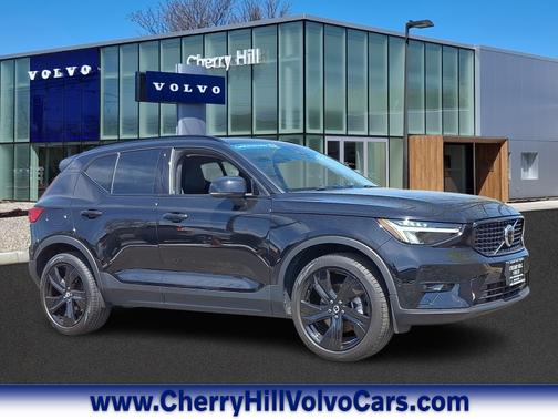 2024 Volvo XC40 B5 Plus Dark Theme