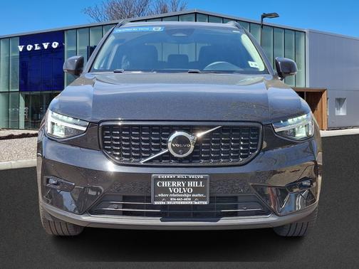 2024 Volvo XC40 B5 Plus Dark Theme