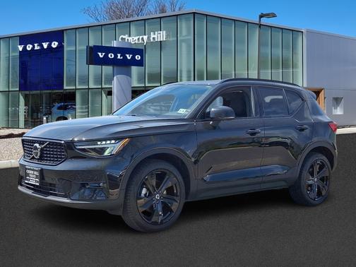 2024 Volvo XC40 B5 Plus Dark Theme