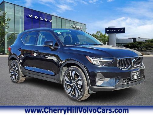 2025 Volvo XC40 B5 Plus Bright Theme