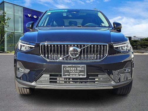 2025 Volvo XC40 B5 Plus Bright Theme