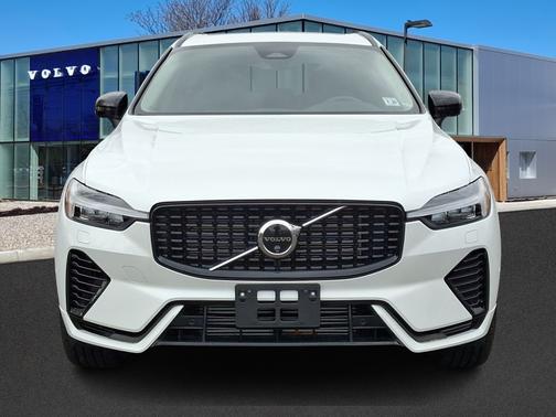 2024 Volvo XC60 Recharge Plug-In Hybrid T8 Plus Dark Theme
