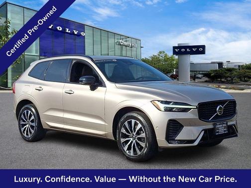 Bright Dusk 2023 Volvo XC60 Plus