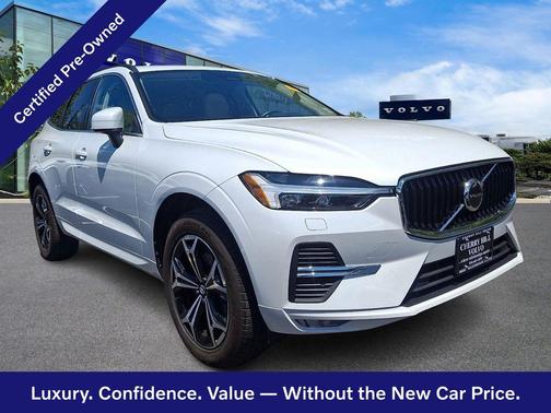 Crystal White 2022 Volvo XC60 B5 Momentum