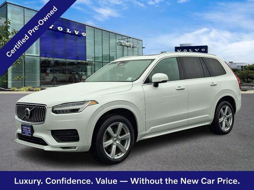 Crystal White 2023 Volvo XC90 Core