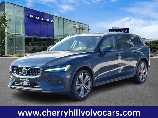 2023 Volvo V60 Cross Country Plus