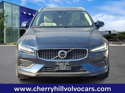 2023 Volvo V60 Cross Country Plus