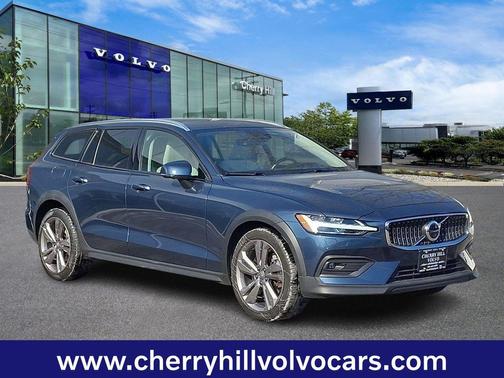 2023 Volvo V60 Cross Country Plus