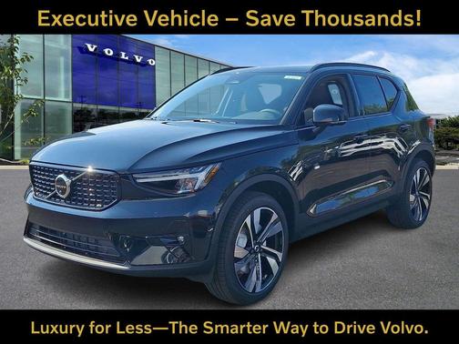 Onyx Black 2026 Volvo XC40 Plus