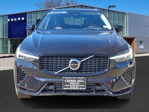 2024 Volvo XC60 Recharge Plug-In Hybrid T8 Plus Dark Theme