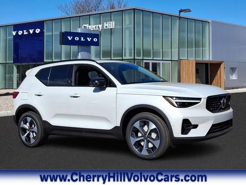 2025 Volvo XC40 B5 Plus Dark Theme