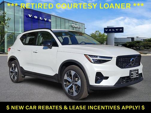2025 Volvo XC40 B5 Plus Dark Theme