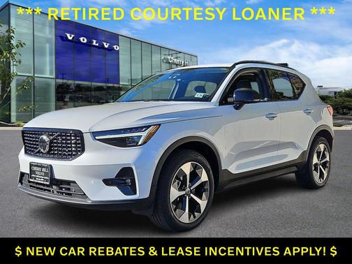 2025 Volvo XC40 B5 Plus Dark Theme