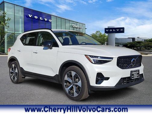 2025 Volvo XC40 B5 Plus Dark Theme