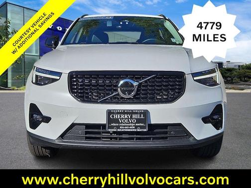 2025 Volvo XC40 B5 Plus Dark Theme