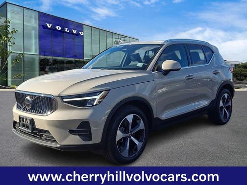 2025 Volvo XC40 Core
