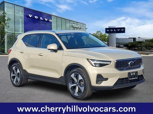2025 Volvo XC40 Core