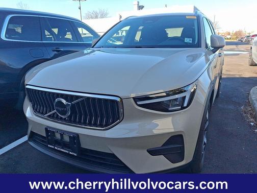 2025 Volvo XC40 Core