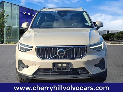 2025 Volvo XC40 Core