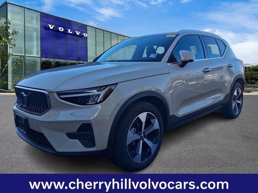 2025 Volvo XC40 Core