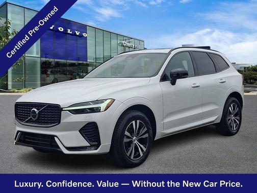 Crystal White 2025 Volvo XC60 Core