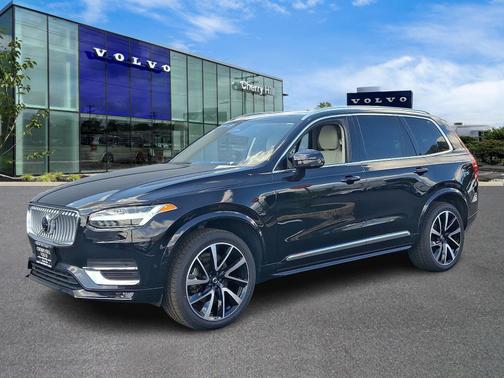 2023 Volvo XC90 B5 Plus