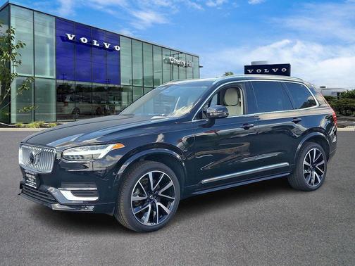2023 Volvo XC90 B5 Plus