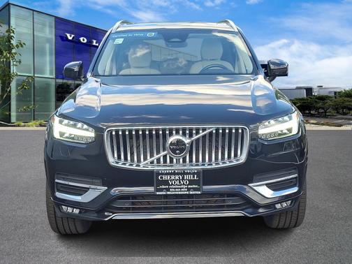 2023 Volvo XC90 B5 Plus