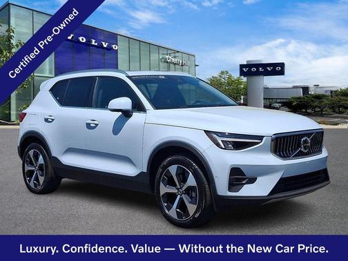 Cloud Blue 2025 Volvo XC40 Plus