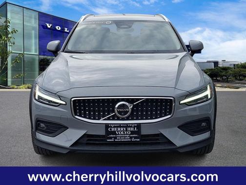 2025 Volvo V60 Cross Country Plus