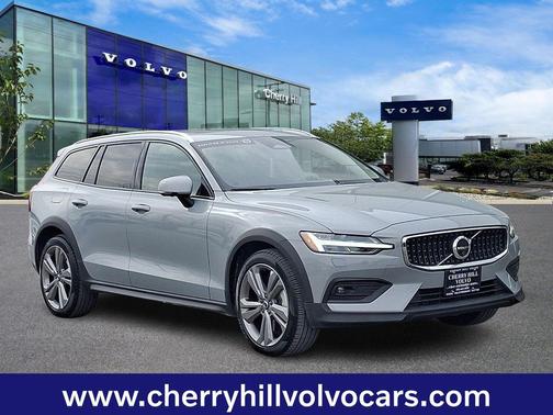 2025 Volvo V60 Cross Country Plus