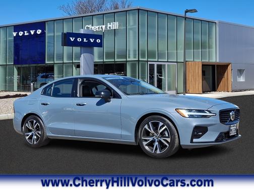 2024 Volvo S60 B5 Core Dark Theme