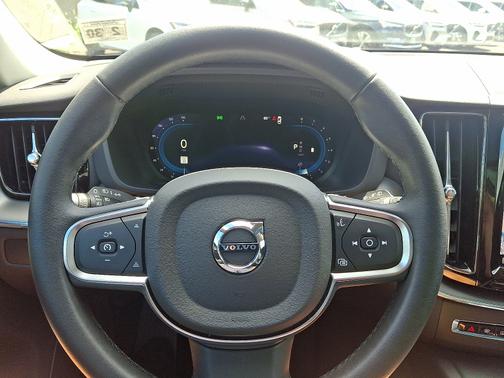2025 Volvo XC60 B5 Core