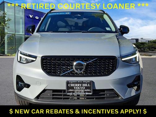 2025 Volvo XC40 B5 Plus Dark Theme