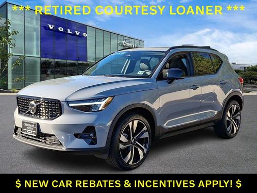 2025 Volvo XC40 B5 Plus Dark Theme