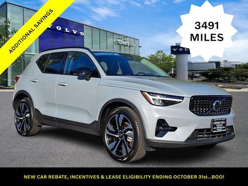 2025 Volvo XC40 B5 Plus Dark Theme