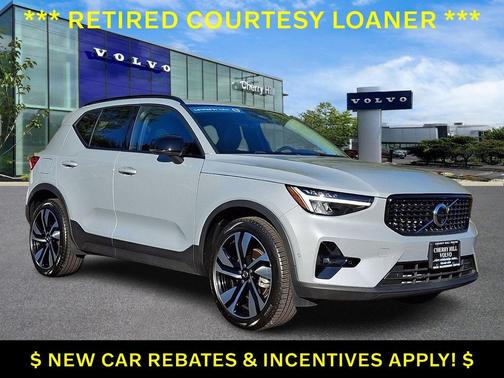 2025 Volvo XC40 B5 Plus Dark Theme