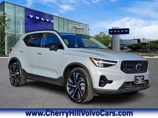 2025 Volvo XC40 B5 Plus Dark Theme